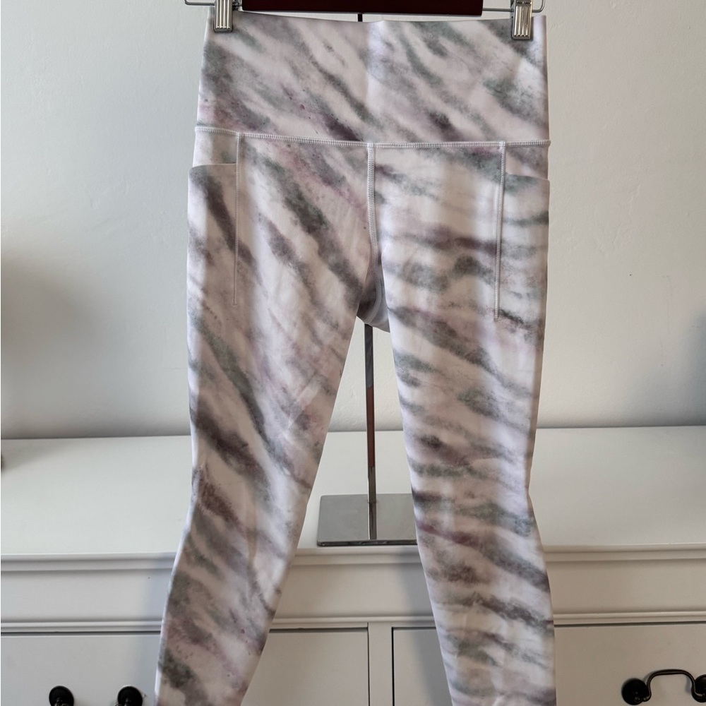Athleta Women Marble Pattern Leggings - Gray, Pink, White